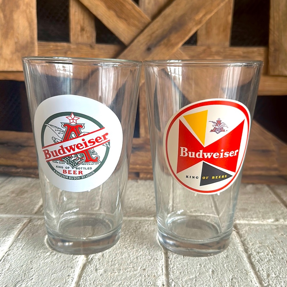 2 Vintage Budweiser Pint Glasses (36)